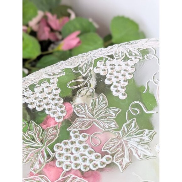 Vtg 1960s Clear Glass Snack Sandwich Set for Four Anchor Hocking Grapes Tea Set - Picture 7 of 10